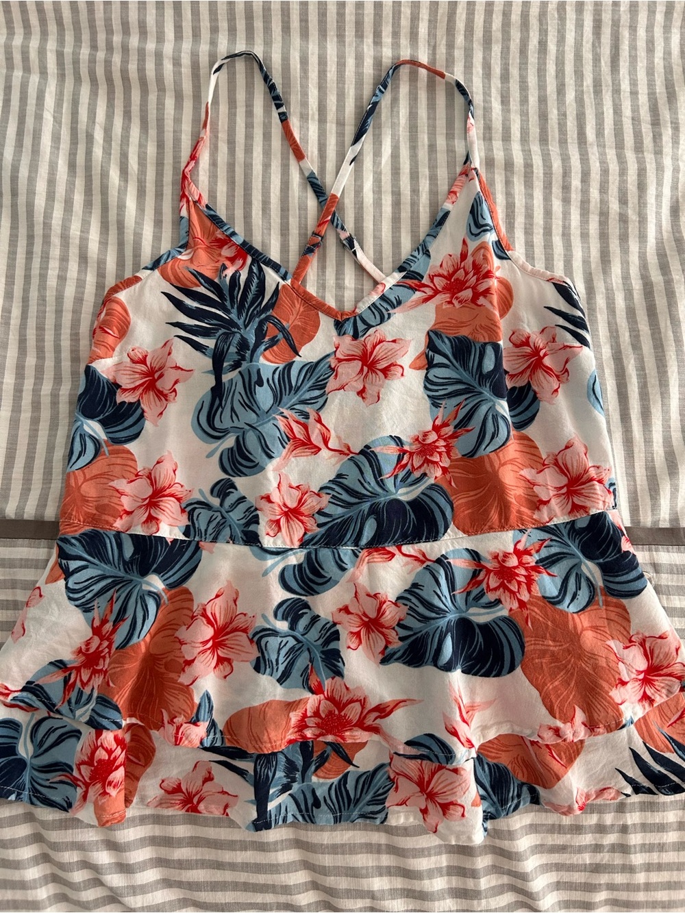 Roxy White Floral V-Neck Tank Top with Coral and Navy Leaves XS